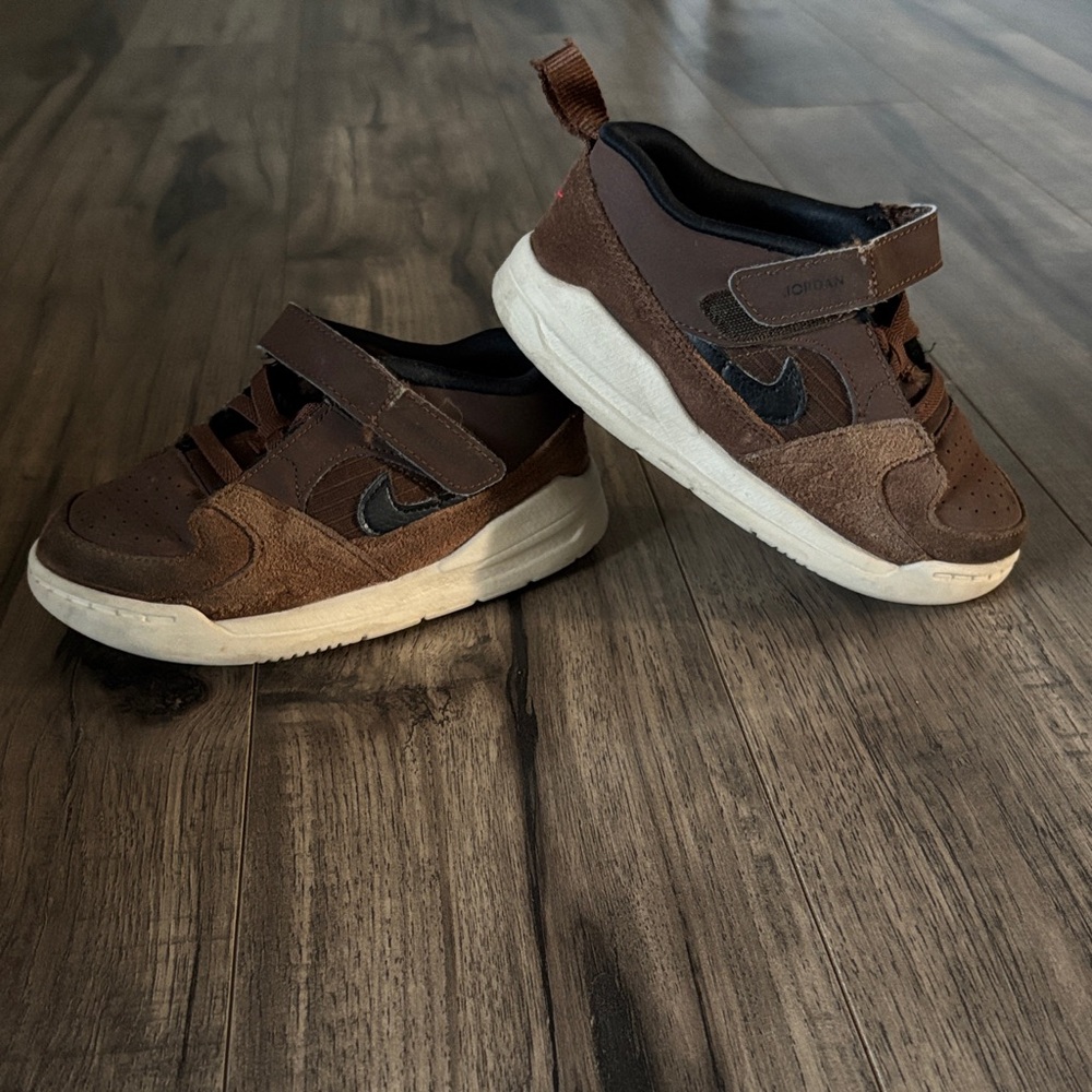 Jordan Kids Brown and Black Sneakers with Velcro Strap
